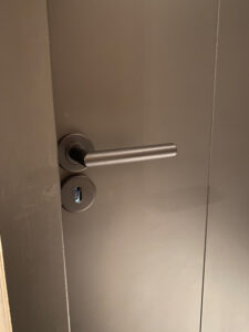 project_shoppen_beslag_zwartedeur