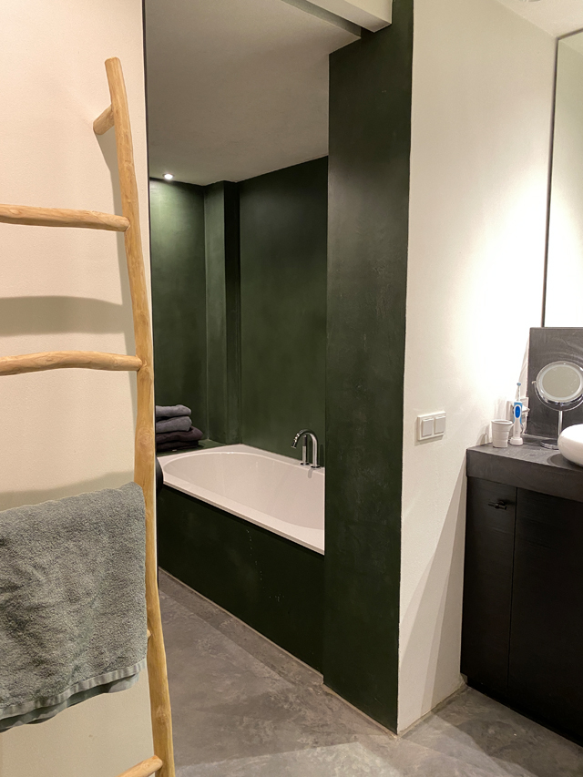 Groene badkamer - AD woonadvies - Badrek